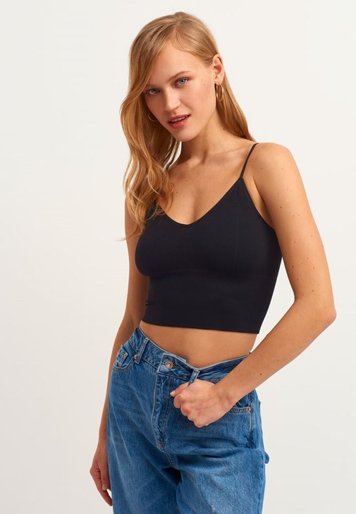 Pile Detaylı Bol Pantolon ve Crop Top Kombini