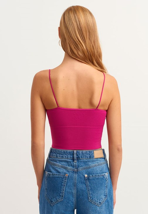 Dikişsiz Crop Top ve Straight-Fit Denim Pantolon Kombini