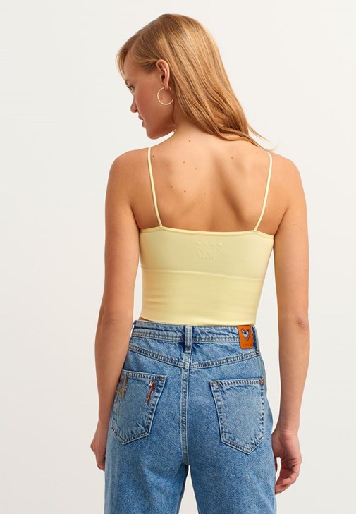 Wide-Leg Pantolon ve Dikişsiz Crop Kombini