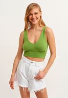 V-Neck Crop Atlet ve Mini Şort Kombini