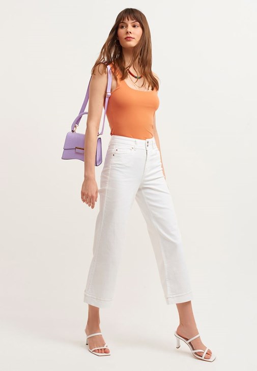 Kare Yaka Atlet ve Crop Pantolon Kombini