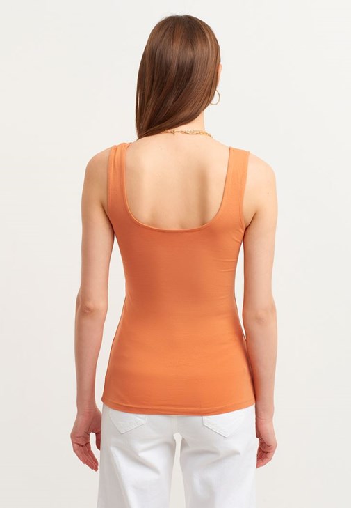 Kare Yaka Atlet ve Crop Pantolon Kombini