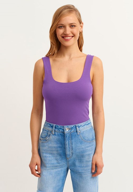 Kare Yaka Atlet ve Pantolon Kombini