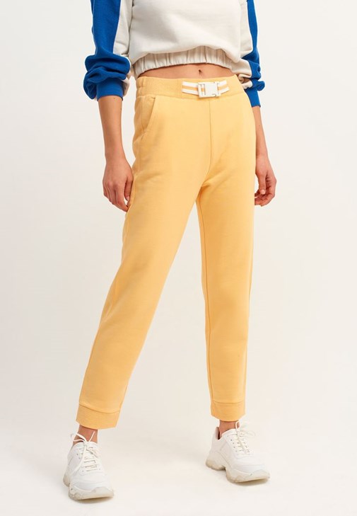 Baggy-Fit Pantolon ve Sweatshirt Kombini