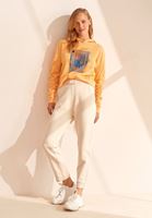 Baggy-Fit Pantolon ve Crop Sweatshirt Kombini