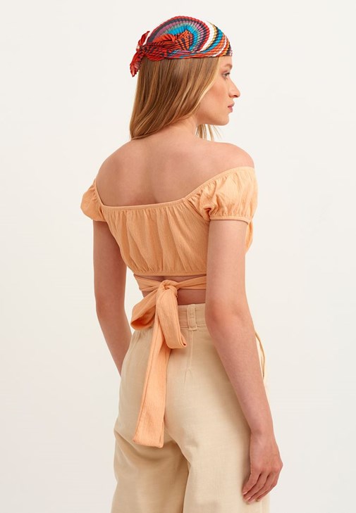 Yırtmaçlı Wide-Leg Pantolon ve Crop Bluz Kombini