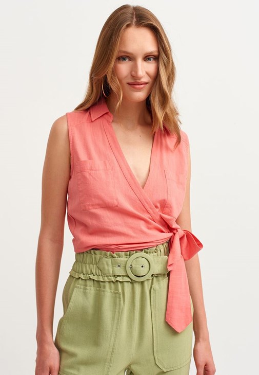 Beli Bağlamalı Gömlek ve Pantolon Kombini