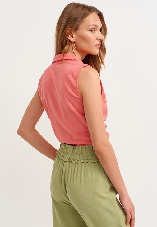 Beli Bağlamalı Gömlek ve Pantolon Kombini