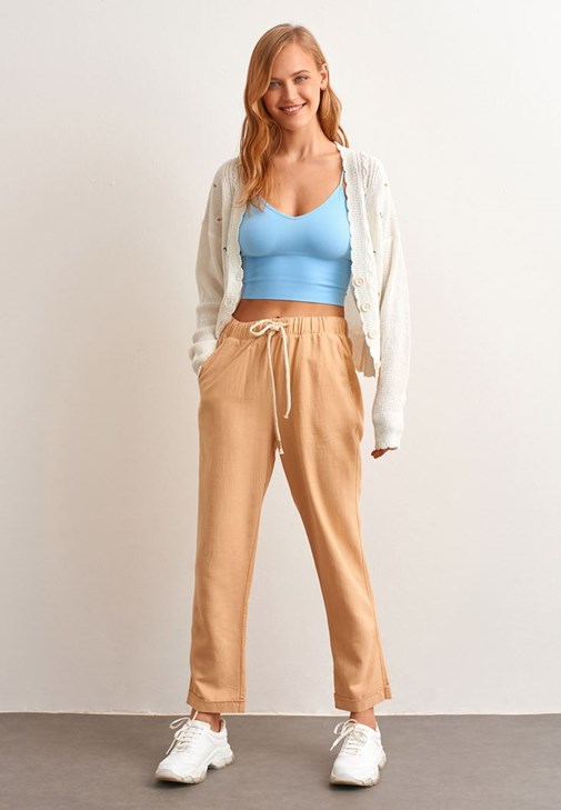 Bağcıklı Pantolon ve Dikişsiz Crop Top Kombini