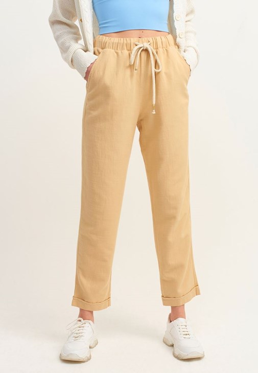 Bağcıklı Pantolon ve Dikişsiz Crop Top Kombini