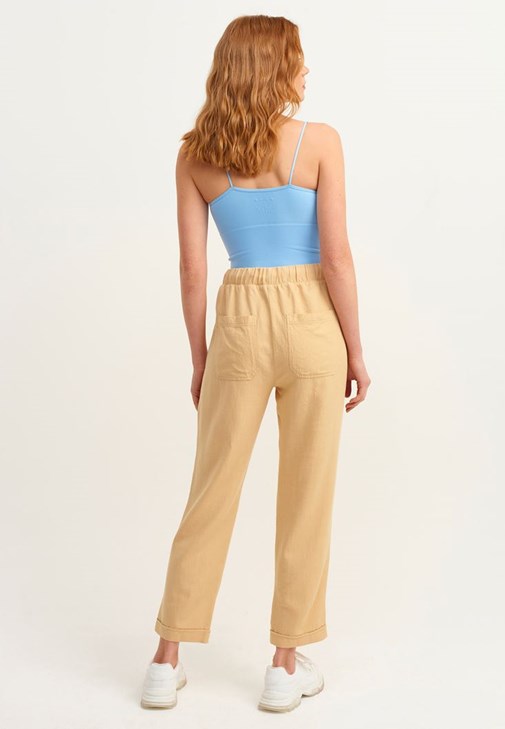 Bağcıklı Pantolon ve Dikişsiz Crop Top Kombini