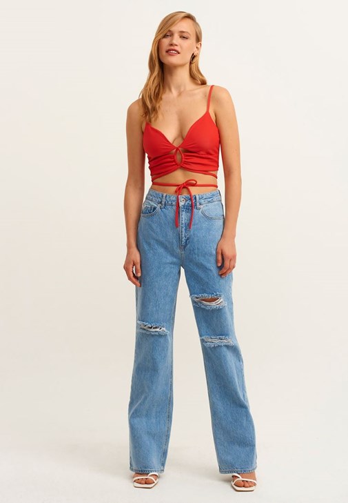 Kırmızı Bağcık Detaylı Crop Top