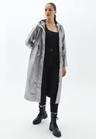 Bayan Gümüş Metalik Uzun Yağmurluk