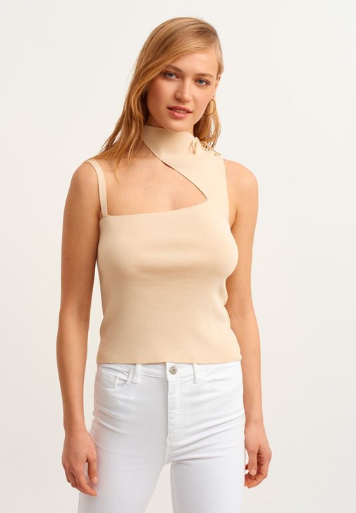 Kum Beji Cut-Out Detaylı Triko Top