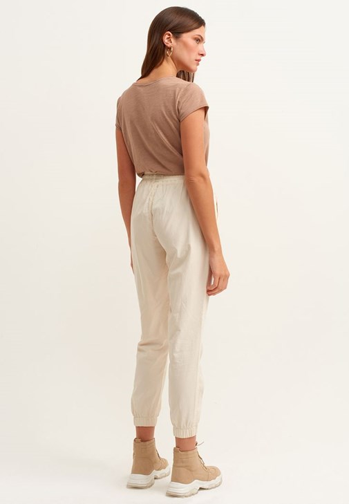 Nature Friendly Jogger Pantolon ve Fermuarlı Sweatshirt Kombini