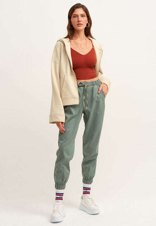 Nature Friendly Jogger Pantolon ve Kapüşonlu Sweatshirt Kombini