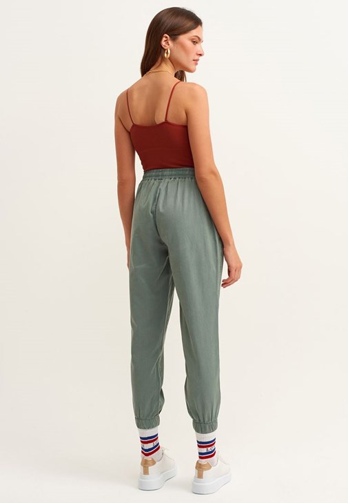 Nature Friendly Jogger Pantolon ve Kapüşonlu Sweatshirt Kombini