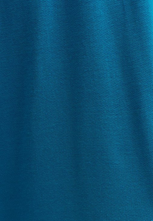 Cut-Out Detaylı Tişört ve Jogger Pantolon Kombini