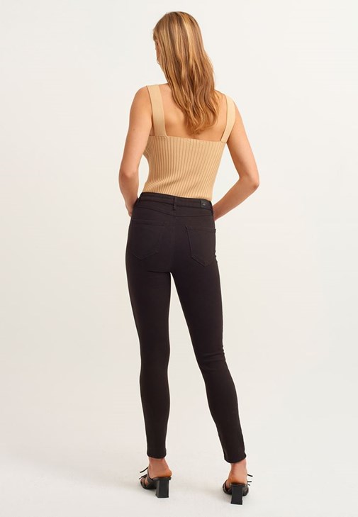 Cut-Out Detaylı Kazak ve Skinny Pantolon Kombini