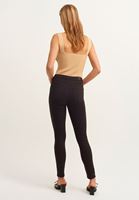 Cut-Out Detaylı Kazak ve Skinny Pantolon Kombini