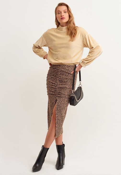 Büzgülü Midi Etek ve High-Neck Triko Top Kombini