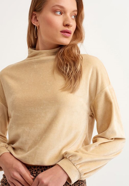 Büzgülü Midi Etek ve High-Neck Triko Top Kombini