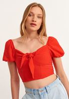 Bayan Kırmızı Yaka Detaylı Crop Bluz