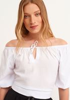 Bayan Beyaz Omzu Açık Crop Bluz