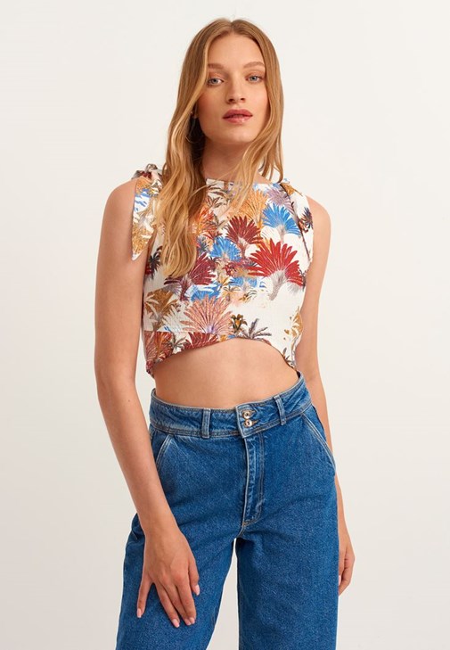 Volanlı Pantolon ve Asimetrik Crop Kombini