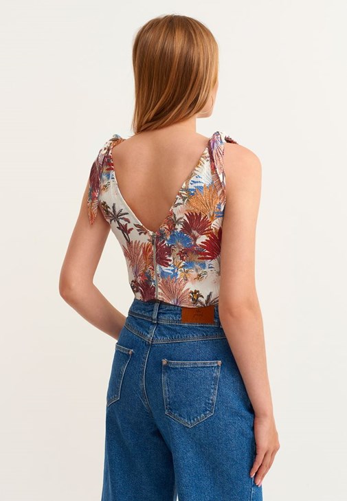 Volanlı Pantolon ve Asimetrik Crop Kombini