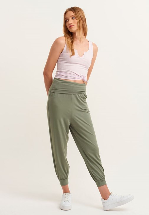 V-Neck Crop Atlet ve Pantolon Kombini