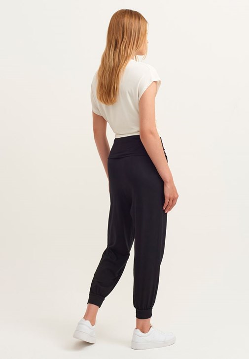 Kruvaze Crop Bluz ve Jogger Pantolon Kombini