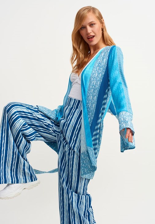 Wide-Leg Pantolon ve Kuşaklı Kimono Kombini