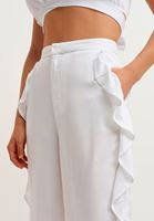 Bayan Beyaz Fırfır Detaylı Pantolon
