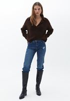 Cepli Gömlek ve Denim Pantolon Kombini