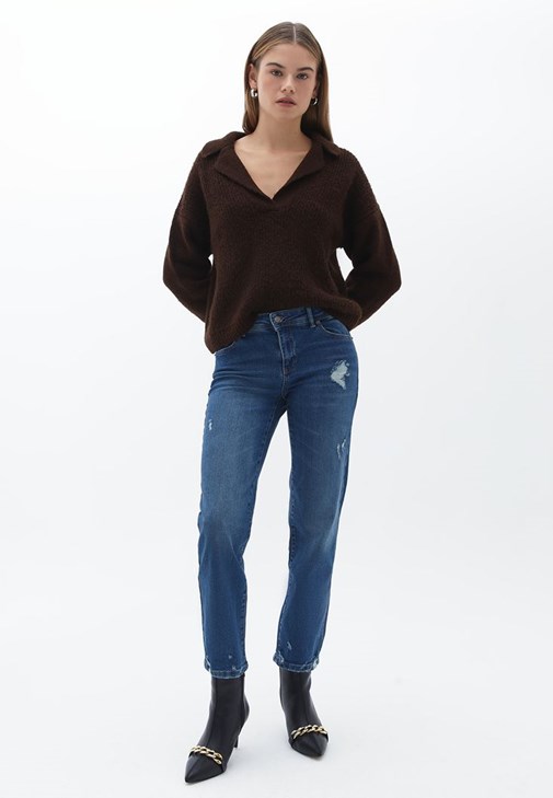 Cepli Gömlek ve Denim Pantolon Kombini
