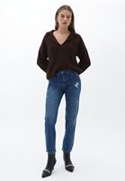 Cepli Gömlek ve Denim Pantolon Kombini
