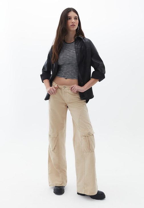 Oversize Baskılı Sweatshirt ve Kargo Pantolon Kombini