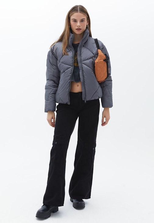 Atlet ve Baggy-Fit Kargo Pantolon Kombini