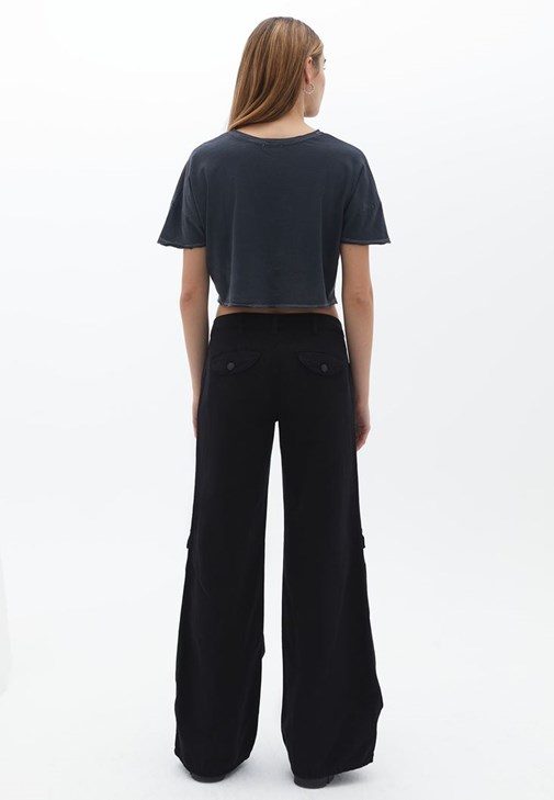 Atlet ve Baggy-Fit Kargo Pantolon Kombini