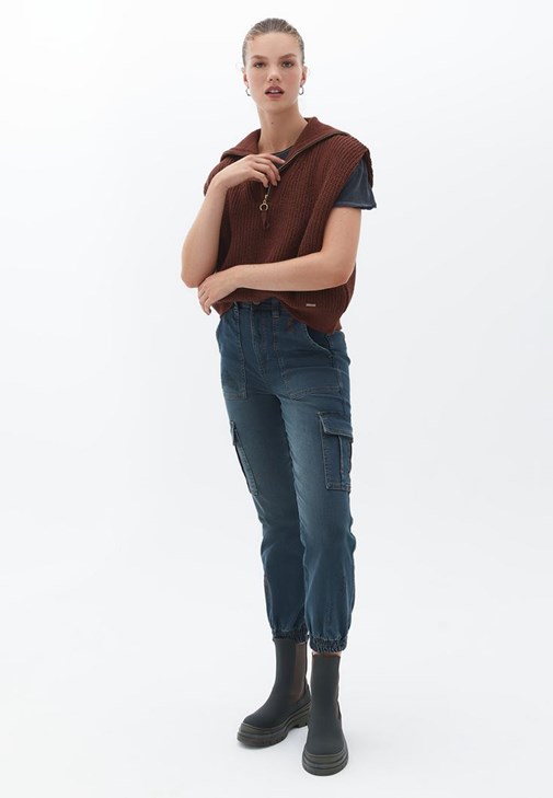 Fermuarlı Süveter ve Jogger Pantolon Kombini