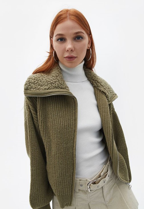 Hırka ve Kadife Etek Kombini