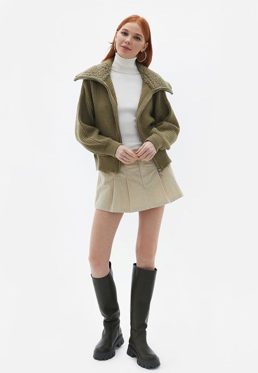 Hırka ve Kadife Etek Kombini