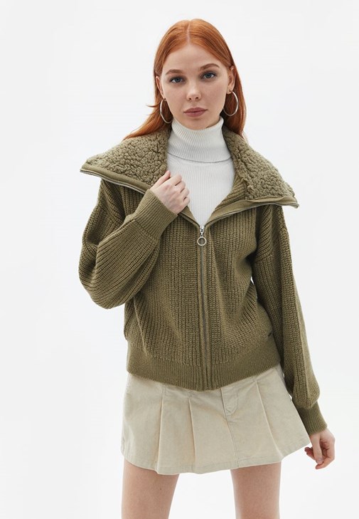 Hırka ve Kadife Etek Kombini