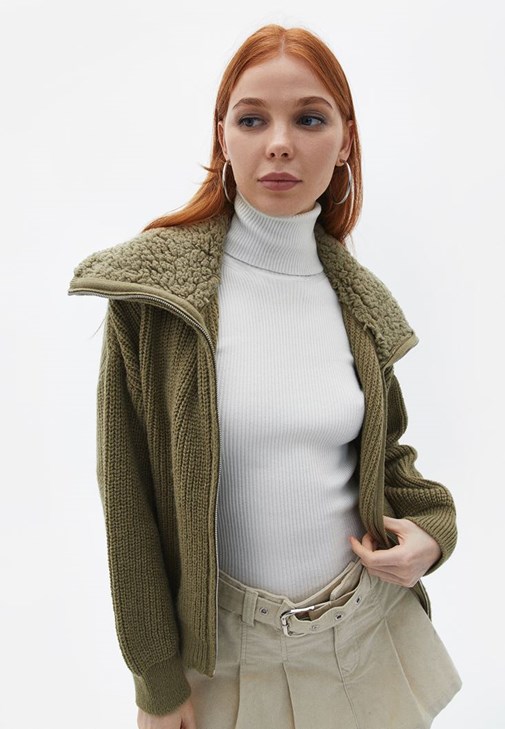 Hırka ve Kadife Etek Kombini