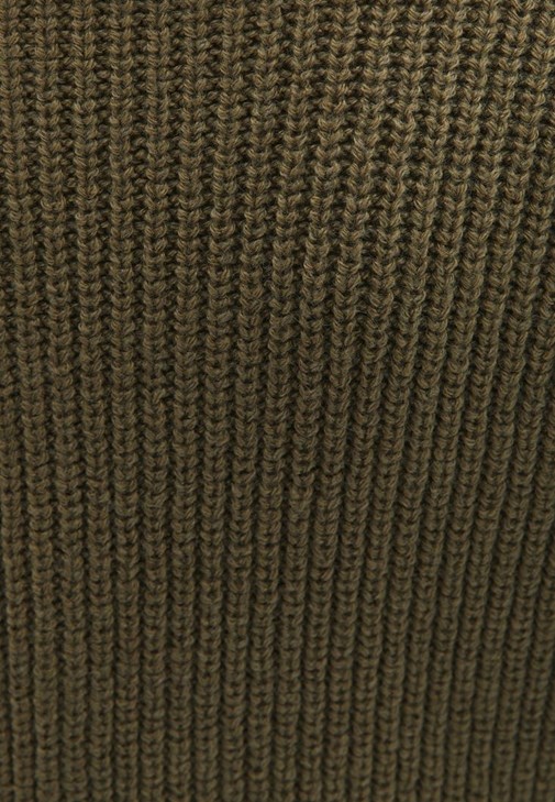 Hırka ve Kadife Etek Kombini