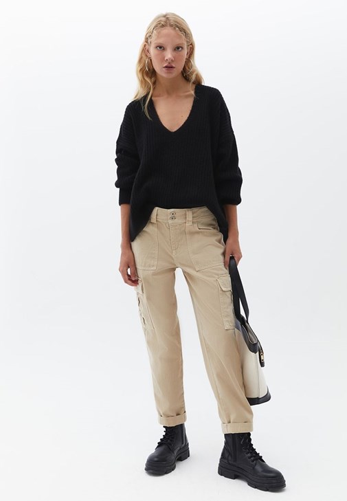 Loose-Fit Gömlek ve Orta Bel Pantolon Kombini