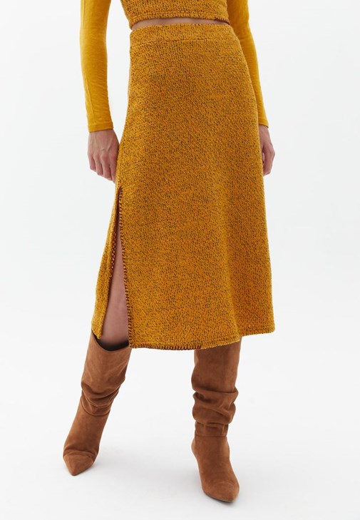 Yırtmaçlı Midi Etek ve Kare Yaka Atlet Kombini