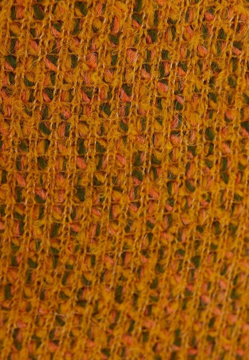 Yırtmaçlı Midi Etek ve Kare Yaka Atlet Kombini