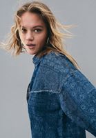 Bayan Mavi Loose-Fit Baskılı Denim Gömlek